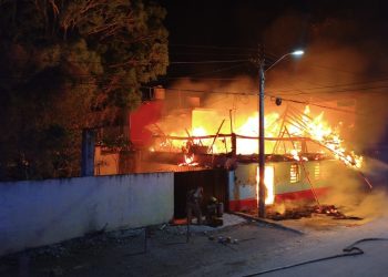 Incendio en el bar La Isla de Tris