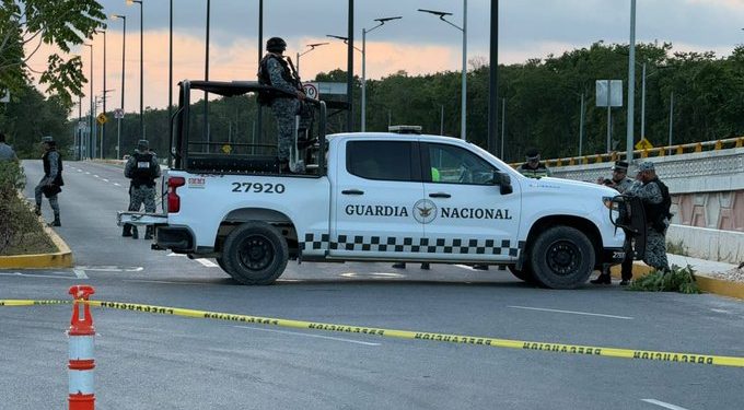 Autoridades investigan un atropellamiento mortal frente al complejo del Tren Maya en la carretera 180-D de Cancún