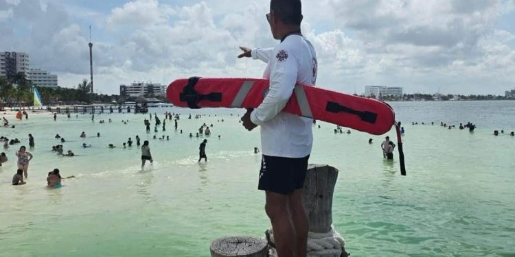 Protección Civil pidió evitar zonas costeras sin guardavidas ni condiciones adecuadas para los bañistas.