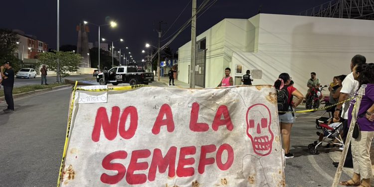 Bloquean avenida Cancun rechazo Semefo