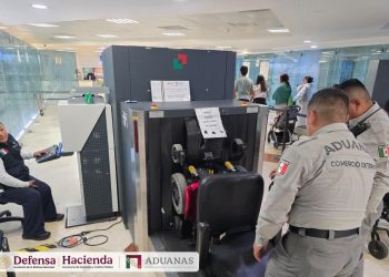 Guardia Nacional asegura 12 kilos de cocaína ocultos en una silla de ruedas en el Aeropuerto Internacional de Cancún.