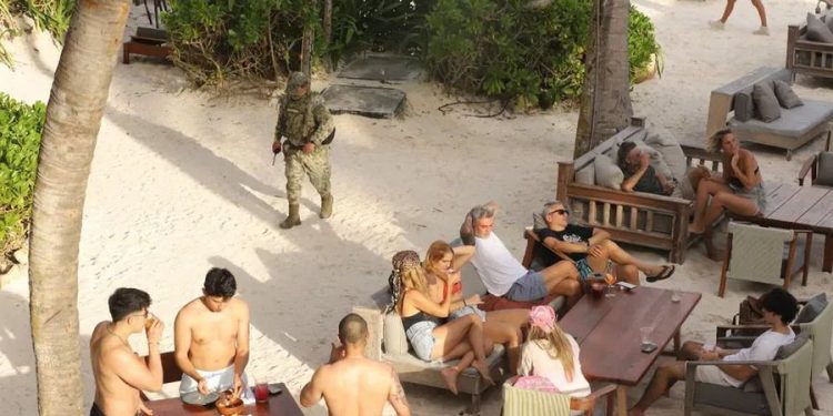 Patrulla de la Policía Municipal de Tulum durante un operativo de vigilancia.