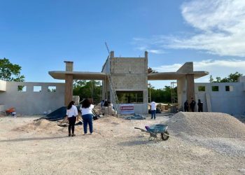 Terrenos de un desarrollo inmobiliario irregular investigado por autoridades de Cancún.