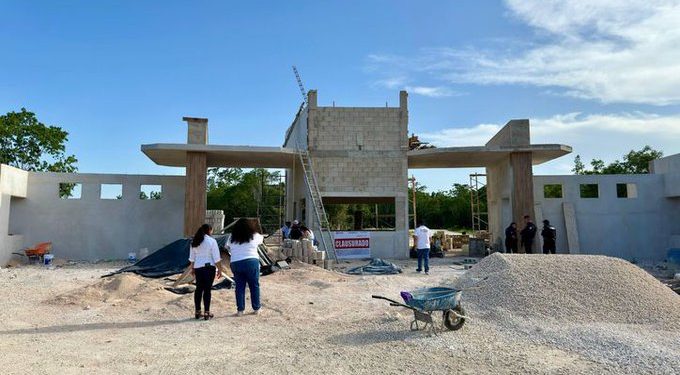 Terrenos de un desarrollo inmobiliario irregular investigado por autoridades de Cancún.
