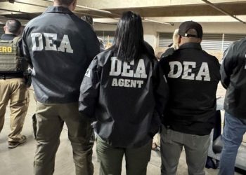Terrance Cole, director de la DEA, durante su participación en la Cumbre por una América Libre de Fentanilo.