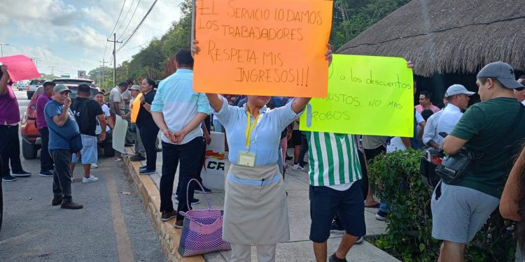 Trabajadores de Mayakoba suspendieron temporalmente sus actividades para exigir transparencia en sus pago