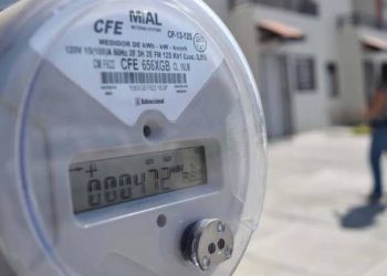 Colonias de Cancún y Playa del Carmen afectadas por apagones causados por sobrecargas eléctricas.