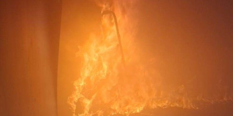 bomberos-cancun-sofocan-incendio-vivienda-supermanzana-260