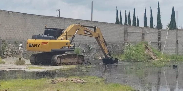 Fuga de combustible en Hidalgo provocada por una toma clandestina en Mineral de la Reforma.