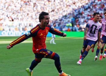 Jugadores de España celebran la conquista del Mundial 2026 tras vencer a Argentina en la final.