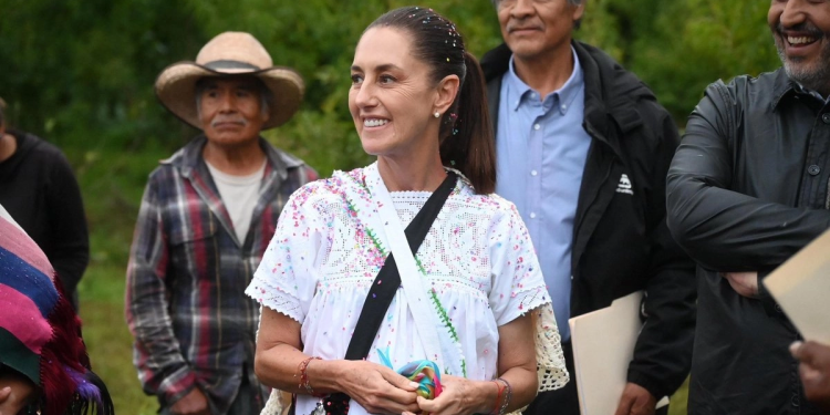 Sheinbaum defiende diálogo abierto con maestros durante su gira por Zacatecas