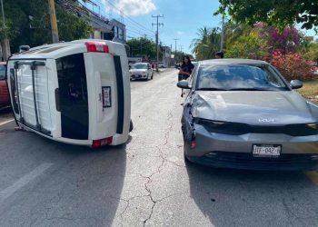 Automovilista alcoholizado choca en Cancún y provoca accidente con tres vehículos.