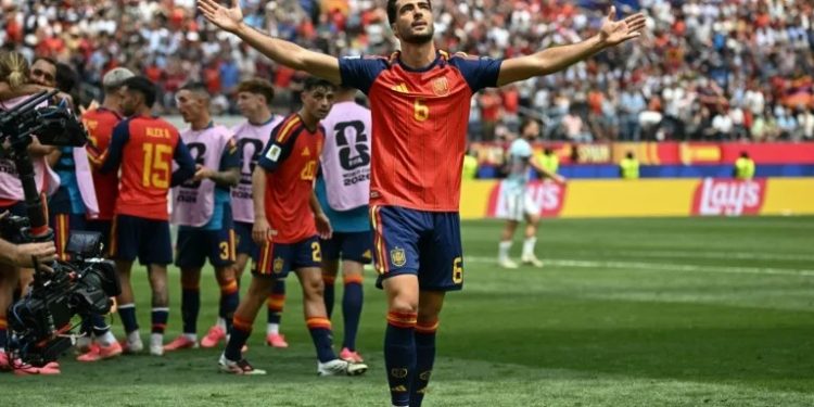 Jugadores de España celebran la victoria sobre Bélgica en los cuartos de final del Mundial 2026.