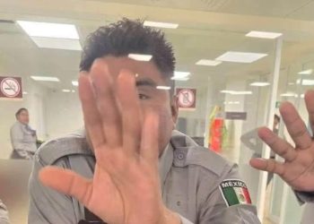 Turista denuncia cobro de casi 400 dólares por ingresar con su equipo fotográfico al Aeropuerto Internacional de Cozumel.