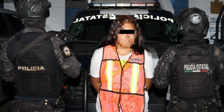 mujer armada en Villahermosa