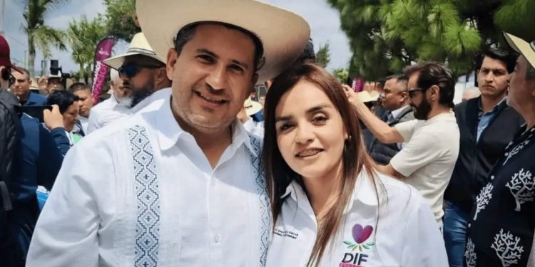 Fiscalía pide por tercera vez celulares de Carlos Manzo a Grecia Quiroz