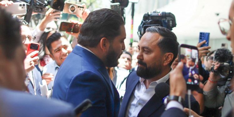 Pelea entre legislador priista y morenista