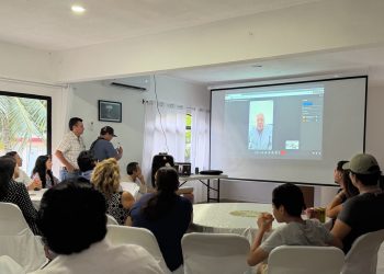 Frente a los pioneros de Cancún Rafa Marín volvió al origen