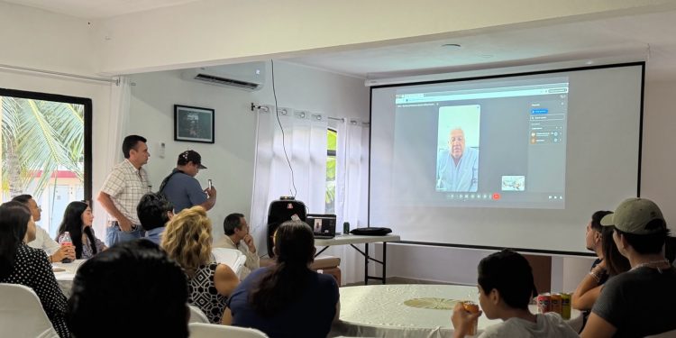 Frente a los pioneros de Cancún Rafa Marín volvió al origen