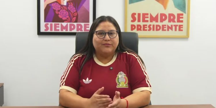 Militantes de Morena participan en un evento partidista rumbo a las elecciones de 2027.