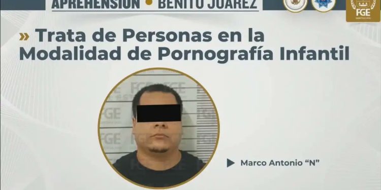 Marco Antonio “N” detenido durante un cateo realizado por la Fiscalía de Quintana Roo en Cancún.
