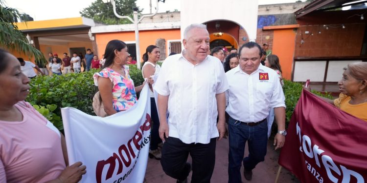 Rafa Marín encabeza multitudinaria asamblea informativa en Kantunilkín