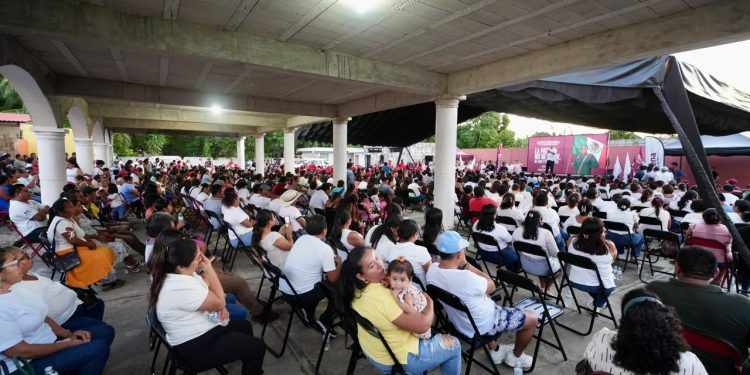 Rafa Marín encabeza multitudinaria asamblea informativa en Kantunilkín
