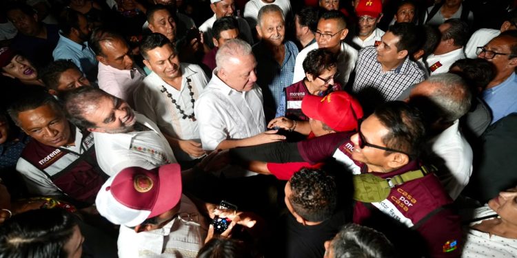 Rafa Marín encabeza multitudinaria asamblea informativa en Kantunilkín