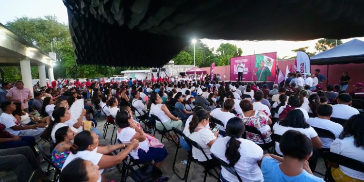 Rafa Marín encabeza multitudinaria asamblea informativa en Kantunilkín