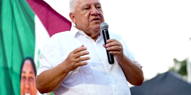 Rafa Marín encabeza multitudinaria asamblea informativa en Kantunilkín