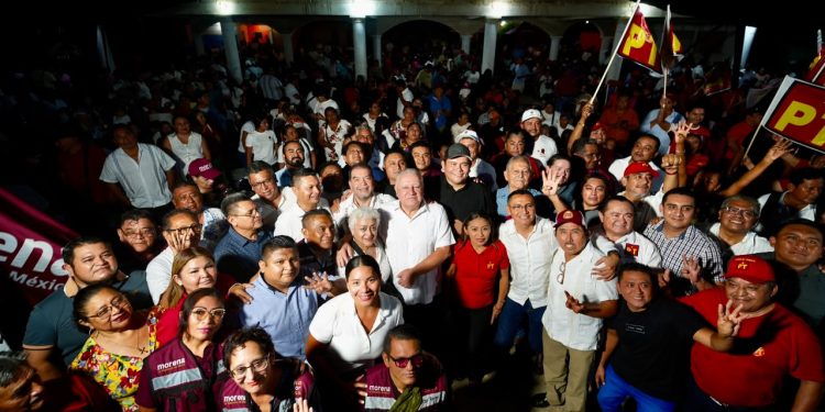 Rafa Marín encabeza multitudinaria asamblea informativa en Kantunilkín