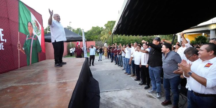 Rafa Marín encabeza multitudinaria asamblea informativa en Kantunilkín