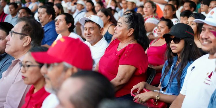 Rafa Marín encabeza multitudinaria asamblea informativa en Kantunilkín