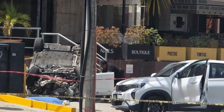 volcadura-avenida-bonampak-mujer-muerta.webp