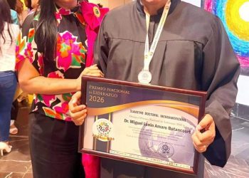 Lenin Amaro Betancourt recibe el Premio Nacional de Liderazgo 2026