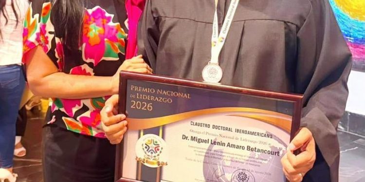 Lenin Amaro Betancourt recibe el Premio Nacional de Liderazgo 2026