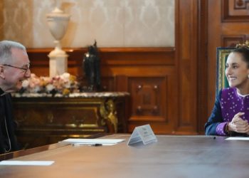 Claudia Sheinbaum se reúne con Pietro Parolin, secretario de Estado del Vaticano, en Palacio Nacional.