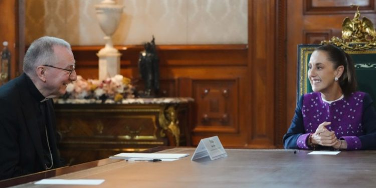 Claudia Sheinbaum se reúne con Pietro Parolin, secretario de Estado del Vaticano, en Palacio Nacional.