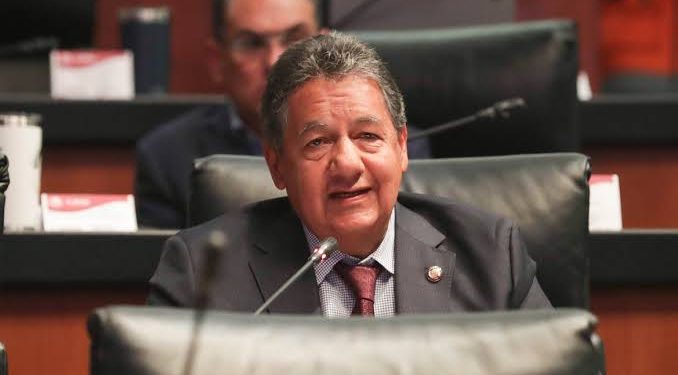 Higinio Martínez en la presidencia del Senado