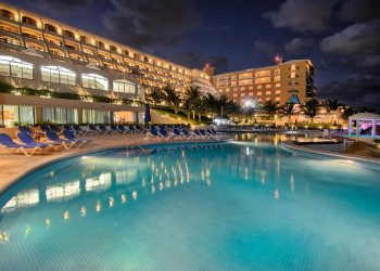 Hotel Golden Parnassus de Cancún que será embargado por adeudos con sus trabajadores.