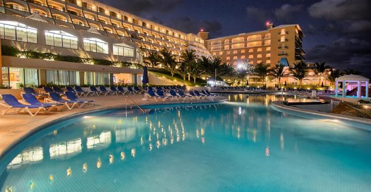 Hotel Golden Parnassus de Cancún que será embargado por adeudos con sus trabajadores.