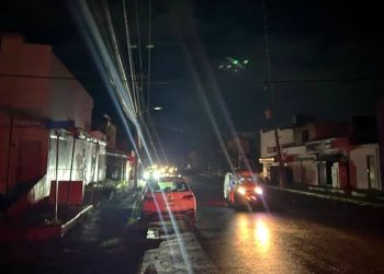 Calles de José María Morelos permanecen sin iluminación debido a un apagón.