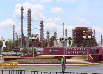 Fuertes olores cerca de la refinería de Cadereyta