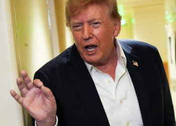 Donald Trump pide a Claudia Sheinbaum combatir corrupción vinculada al narcotráfico