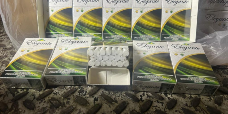 Aseguran tractocamión con 13 millones de cigarros