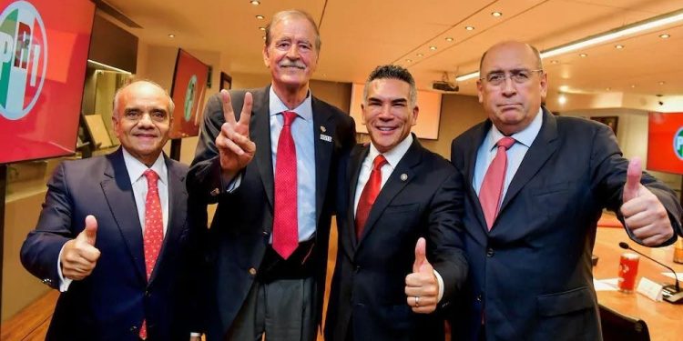 Vicente Fox visita el PRI
