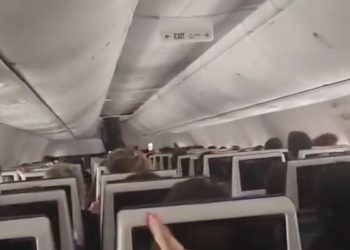 Cabina de vuelo sufre terror