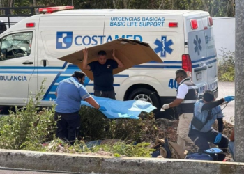 Tragedia en Cancún un muerto y dos heridos tras volcadura