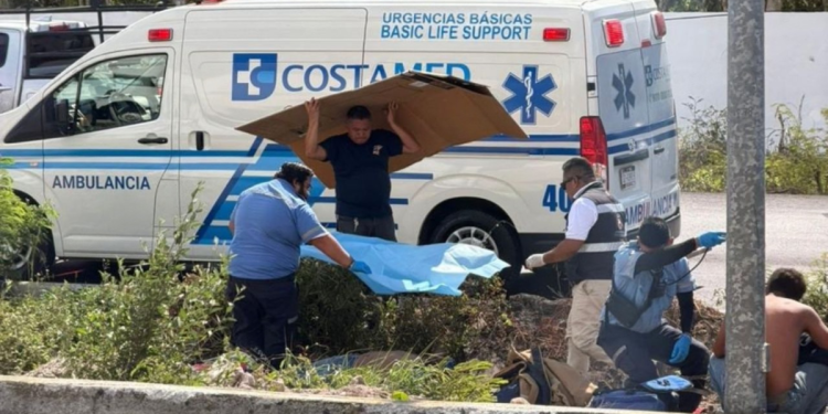 Tragedia en Cancún un muerto y dos heridos tras volcadura