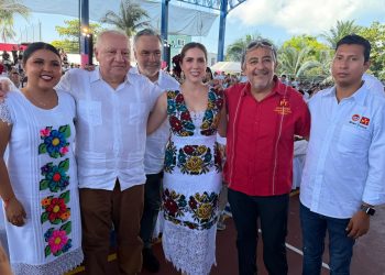 Rafa Marín asiste como invitado especial al informe de gobierno de Atenea Gómez Ricalde en Isla Mujeres.